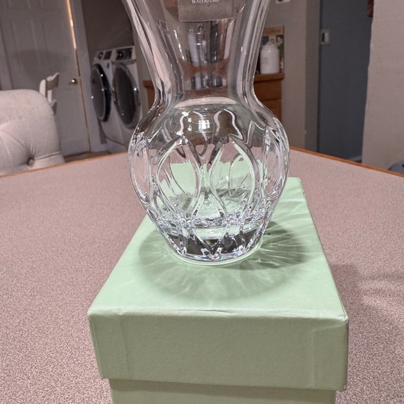 Waterford Crystal Vase with Elegant Design - Picture 2 of 6